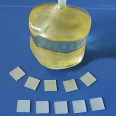 Pellet di alluminato di lantanio di stronzio (SrLaAlO4).