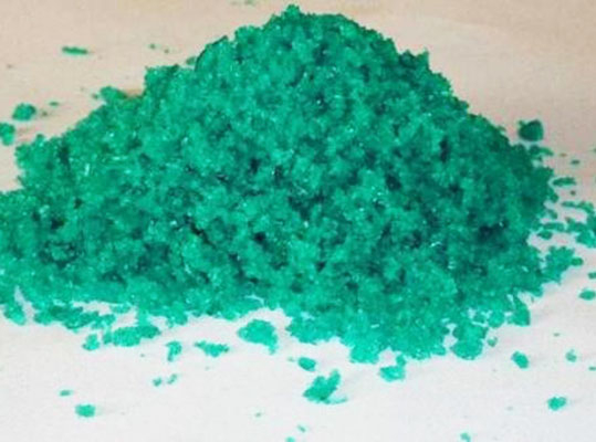 Nichel fluoruro (NiF2)-cristallino